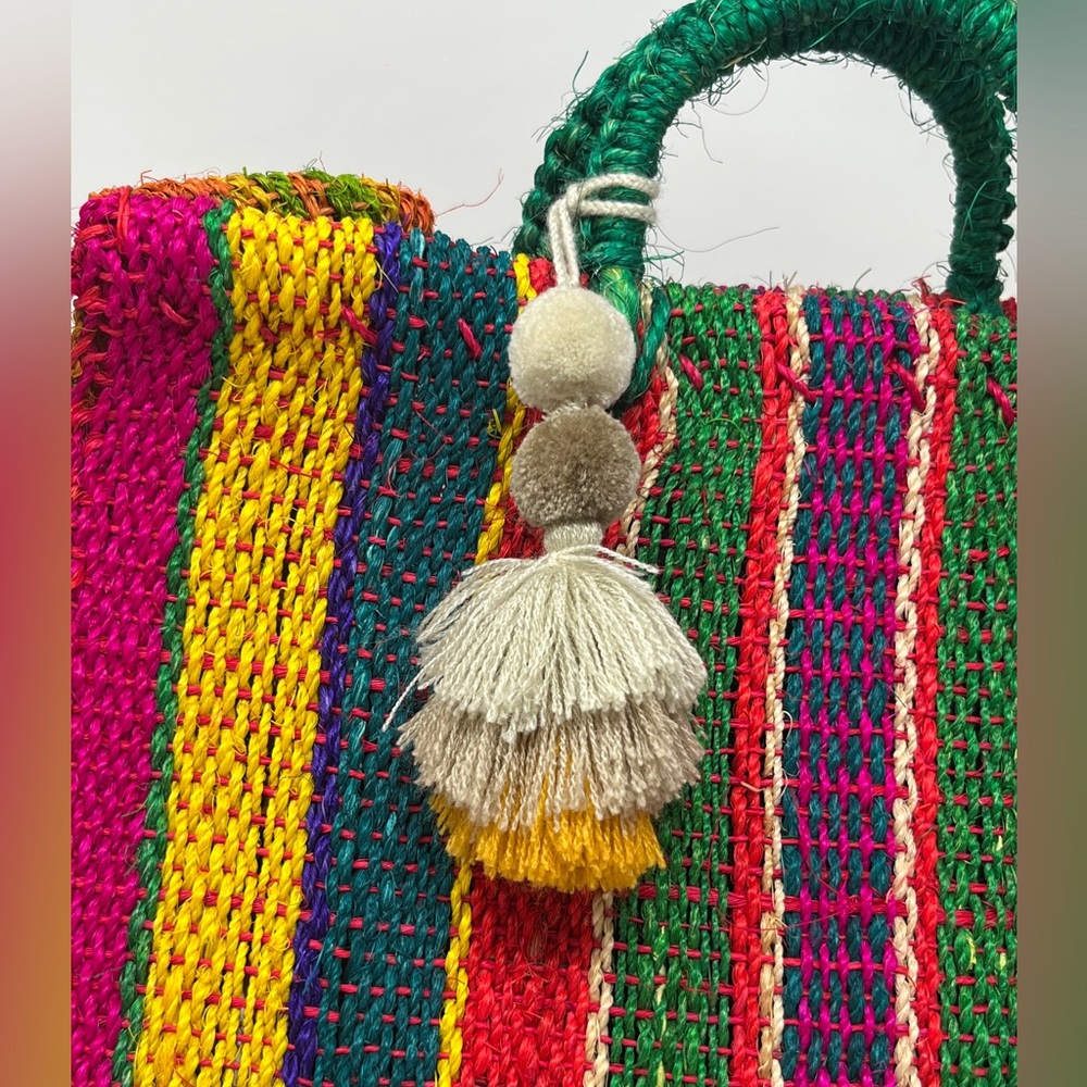 Tote bag - Hand made in Mexico with one pompon, size: 5” x 12” x 13” - Picture 3 of 4